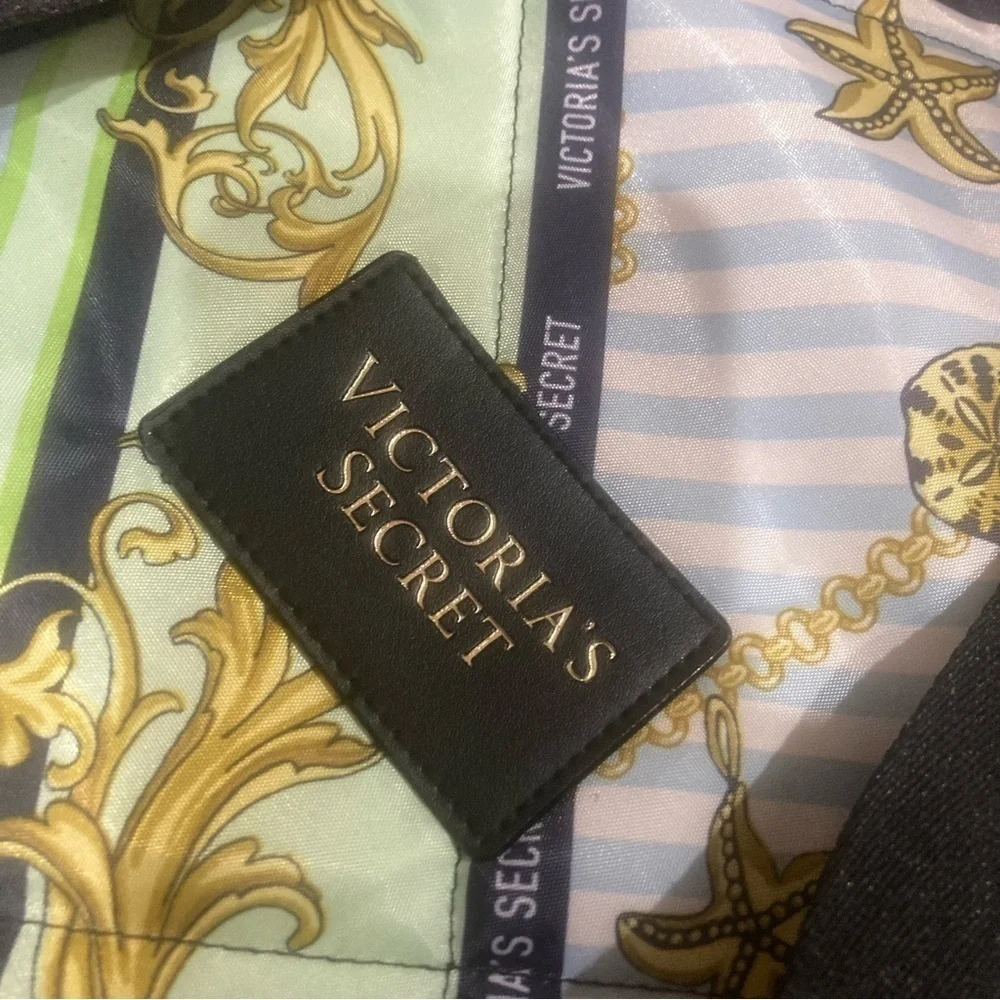 New with Tags Victoria’s Secret Packable Blanket Nautical Beach Pool Picnic